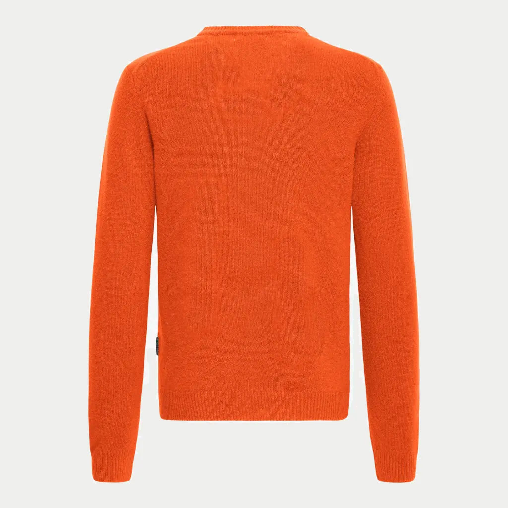 Dos du pull orange brûlé, maille duveteuse et étiquette tissée sur la couture latérale