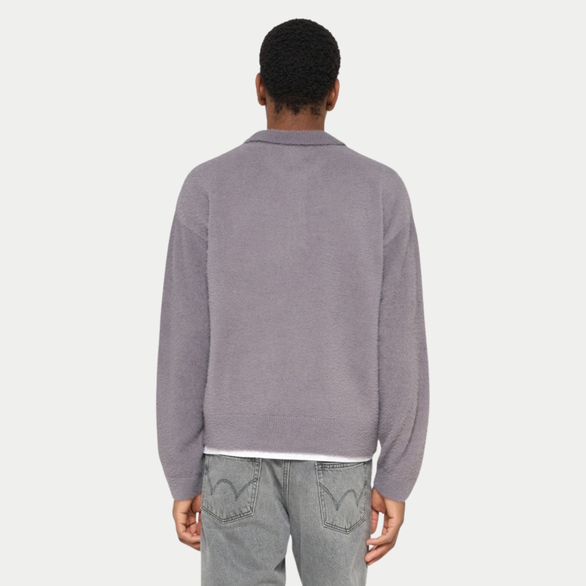 Pull polo Dex Edwin mauve grisé porté de dos, épaules tombantes et base côtelée