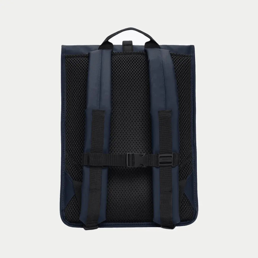 Dos du Rolltop Rucksack Bleu Marine, bretelles rembourrées, filet aéré et sangle de poitrine