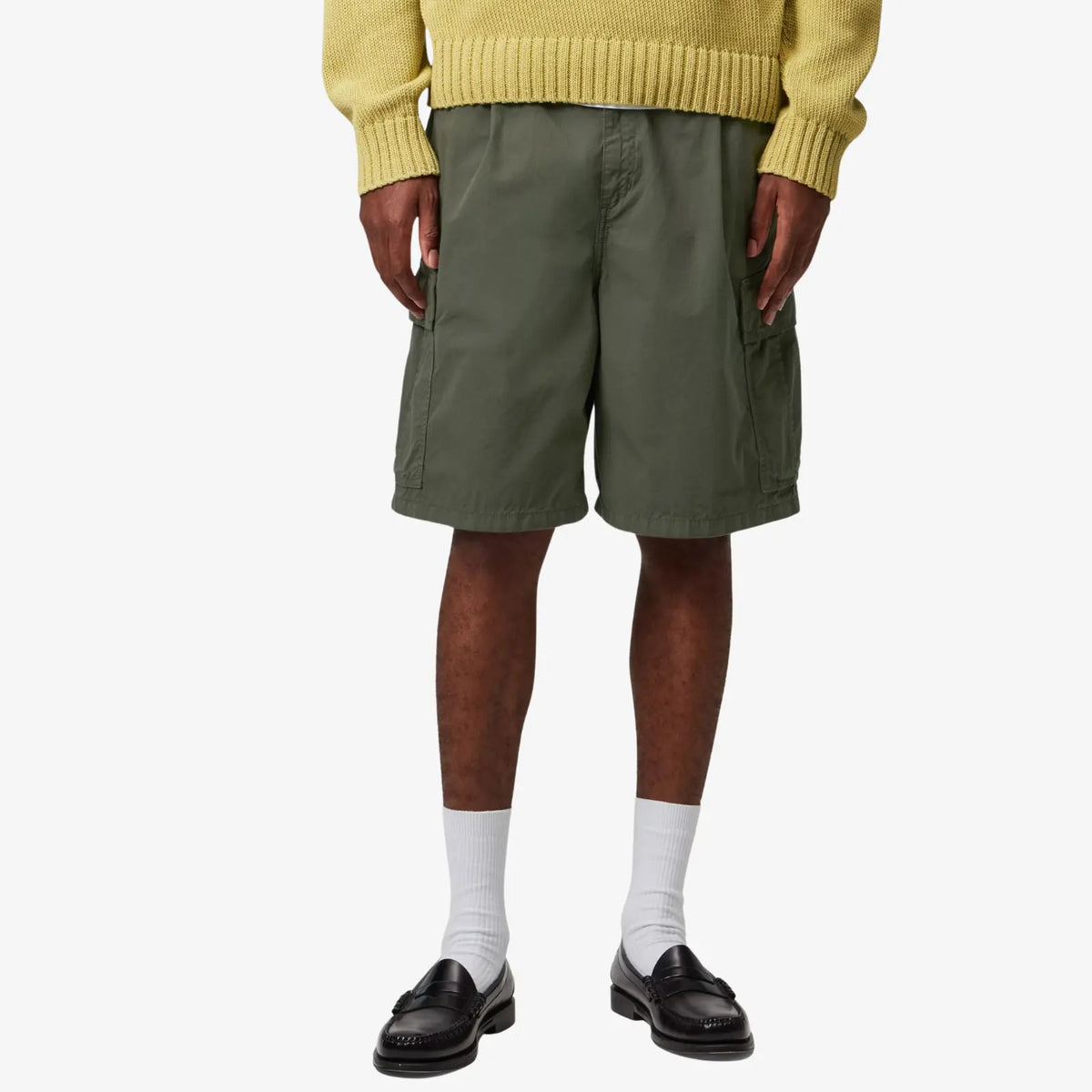 Short Cole Cargo kaki olive porté, coupe ample au-dessus du genou, poches cargo et taille à passants