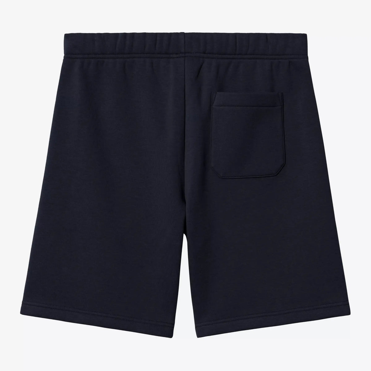 Dos du short Chase bleu marine posé à plat, poche plaquée à angles coupés cousue sur la fesse droite