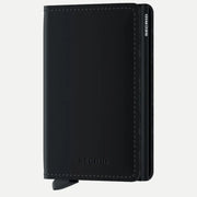 Portefeuille plat en cuir noir mat fermé, debout de face, boîtier noir en tranche