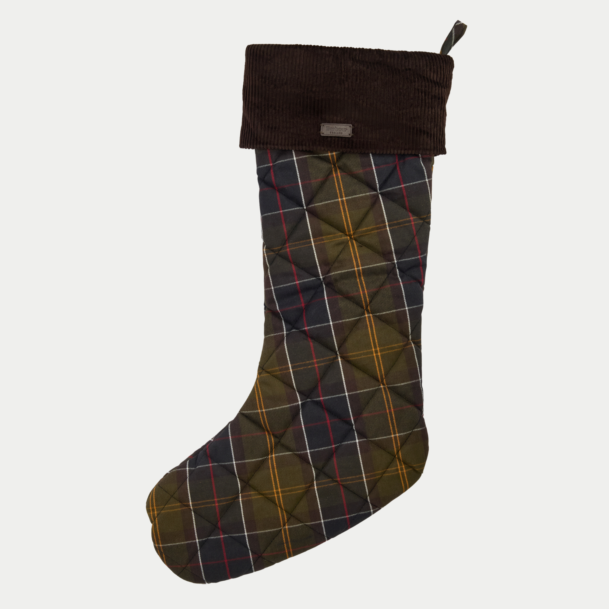 Chaussette de Noël Barbour en tartan olive matelassé, revers en velours côtelé brun avec badge cuir et boucle d'accroche