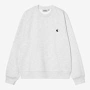 Sweat Mack Carhartt WIP gris chiné clair Ash Heather vu de face à plat, logo C brodé noir sur la poitrine