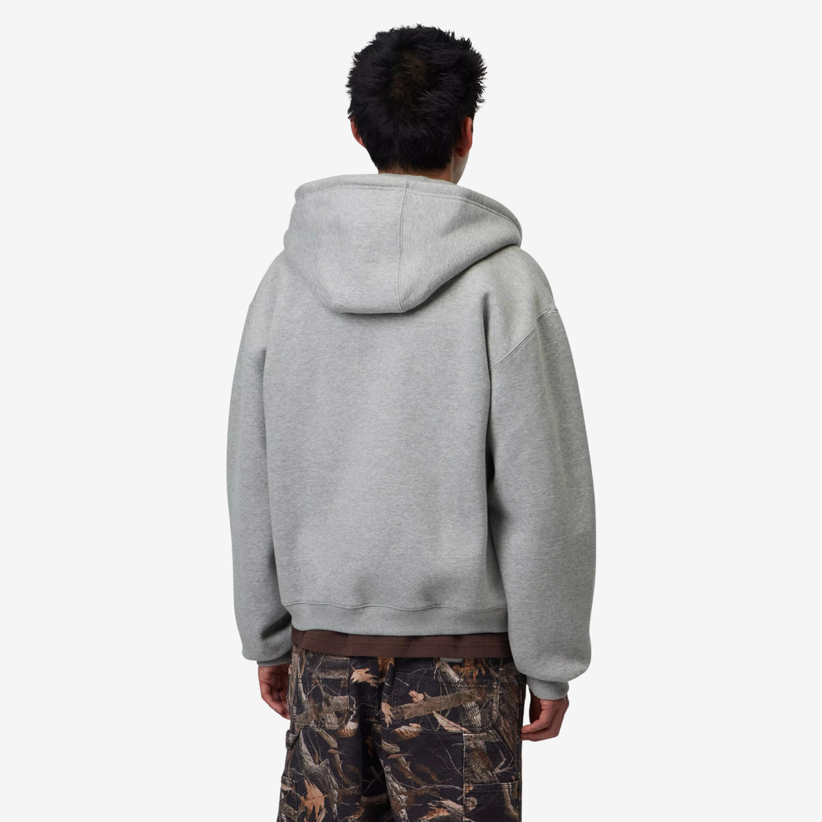 Sweat zippé Ebbert Grey Heather Carhartt WIP - porté de dos, capuche à couture centrale et épaules tombantes