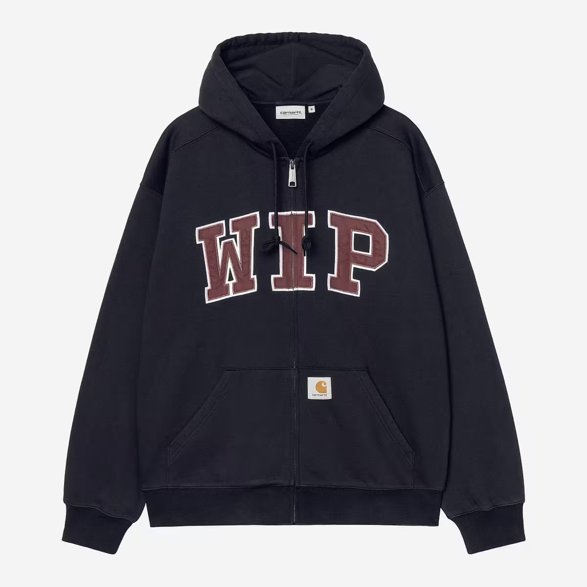 Sweat zippé à capuche Carhartt WIP bleu marine foncé à plat de face, lettrage WIP en appliqué bordeaux, poche kangourou