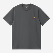 T-shirt American Script Carhartt WIP gris graphite, à plat de face, logo brodé rouge et jaune