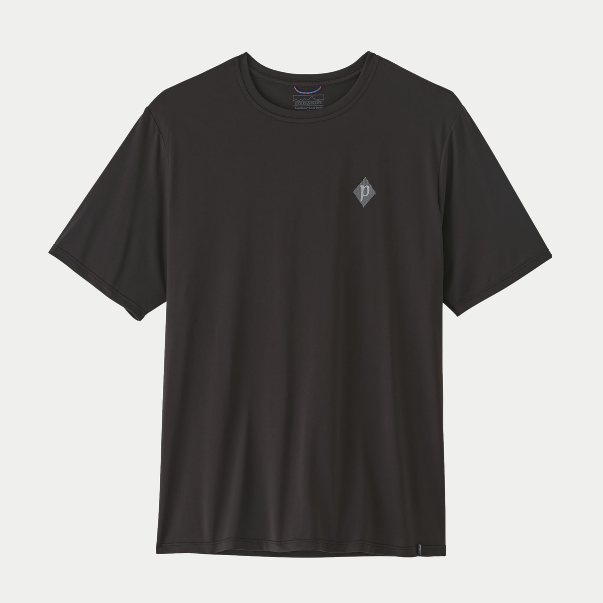 T-shirt Capilene Cool Daily Hut Tripper Patagonia noir, de face à plat, petit losange « p » imprimé sur la poitrine