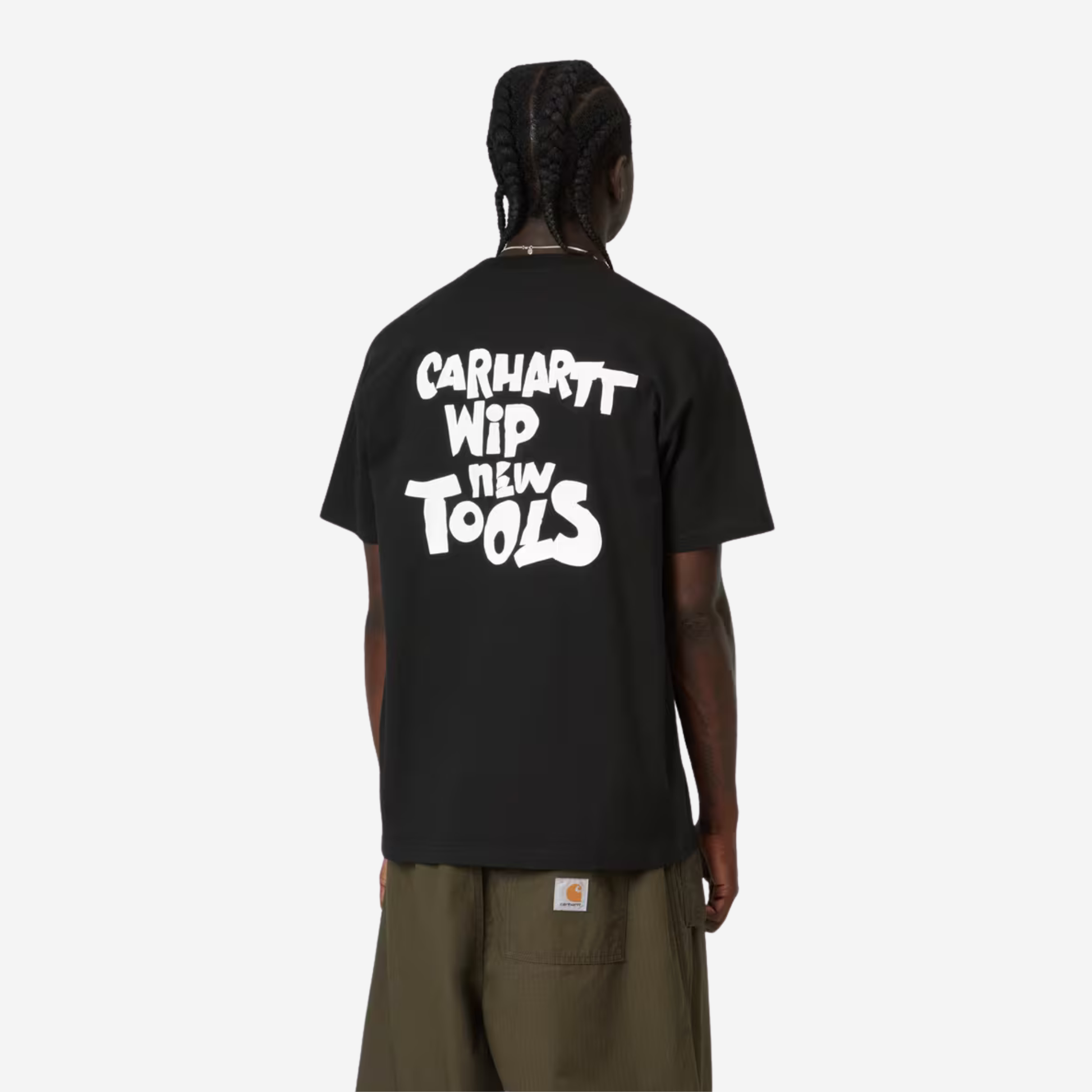 T-shirt Cutout noir Carhartt WIP porté de dos, lettrage blanc Carhartt WIP New Tools entre les omoplates