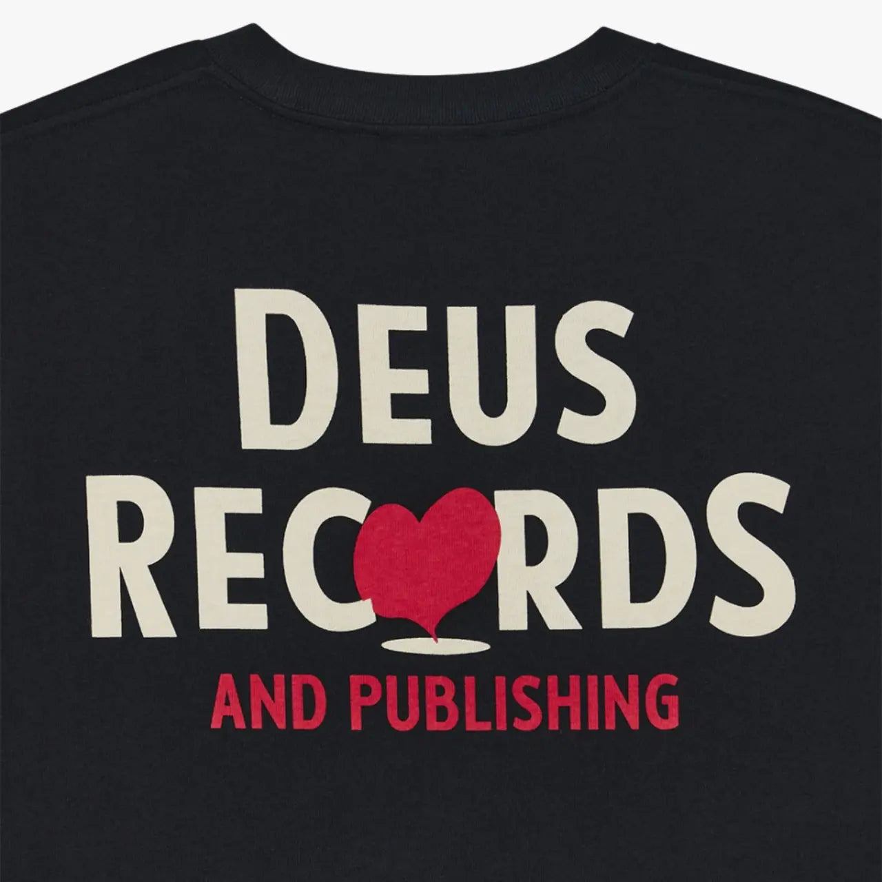 T-shirt Deep Cut noir Deus Ex Machina - détail du dos, le O de RECORDS remplacé par un cœur rouge