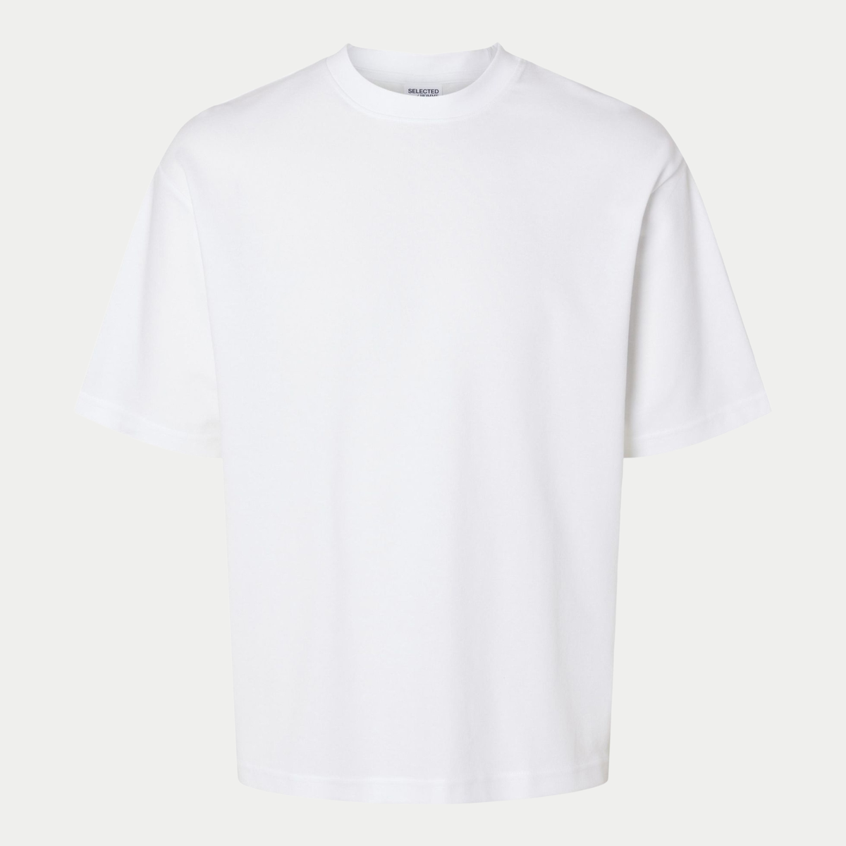 T-shirt Oversize blanc Selected Homme à plat, vue de face avec étiquette de marque au col