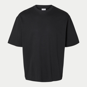 T-shirt Oversize noir Selected Homme à plat, vue de face avec étiquette de marque au col