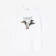 T-shirt Pennon blanc Carhartt WIP à plat, canard en vol imprimé sous le lettrage CARHARTT vert, le corps clair de l'oiseau se fondant dans le jersey