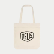 Tote bag en toile de coton écrue, logo bouclier noir imprimé au centre et deux anses longues assorties