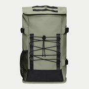 Trail Mountaineer Bag Drift vert sauge grisé, laçage élastique croisé et base noire renforcée