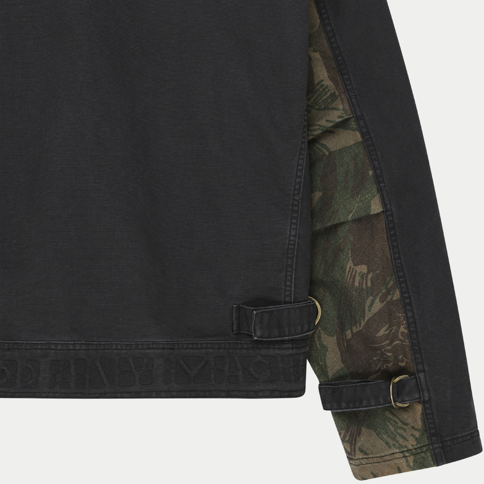 Veste Common State Anthracite Deus Ex Machina - détail du bas de dos, sangle à boucle et panneau camouflage latéral