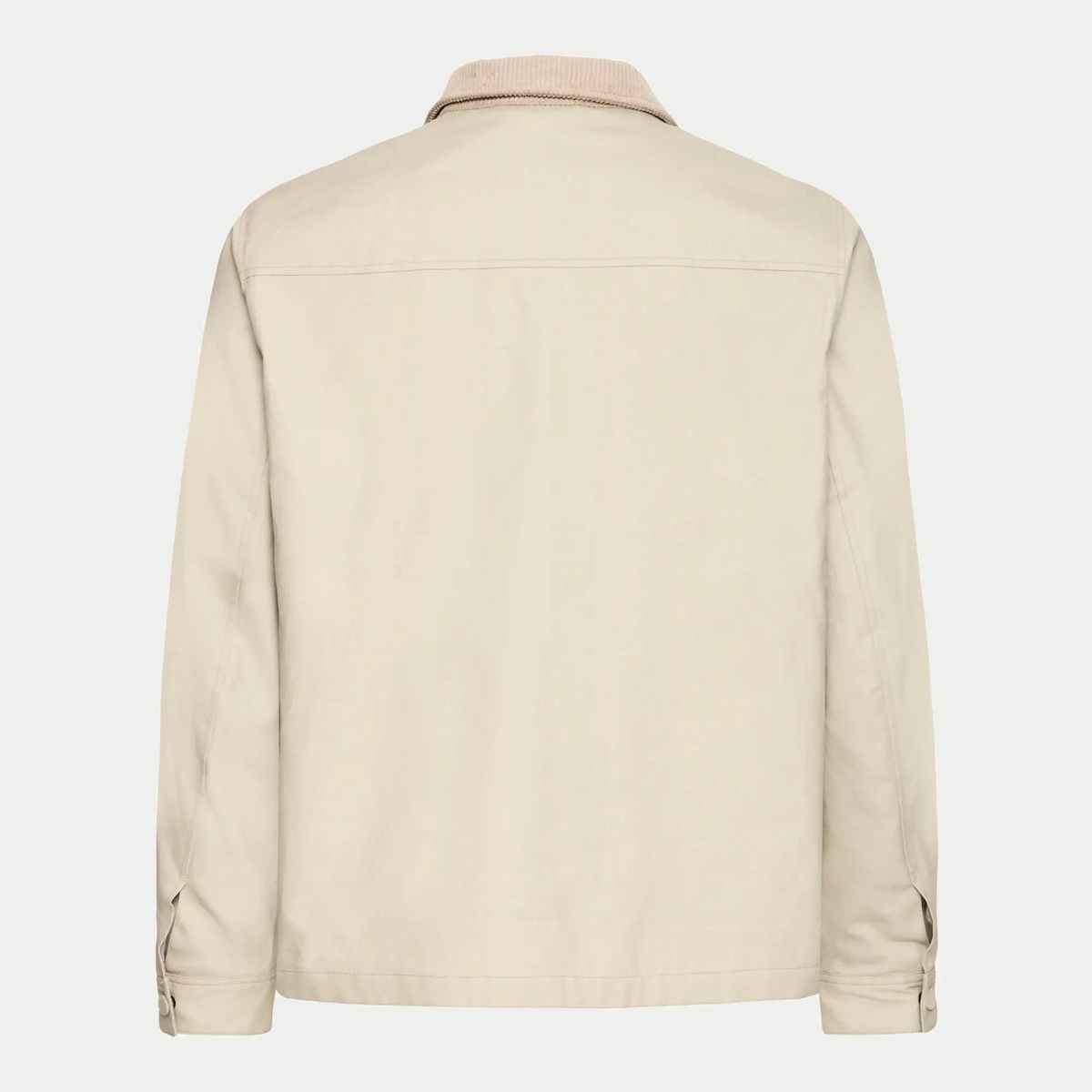 Dos à plat de la veste beige : empiècement d'épaules et petites fentes aux poignets