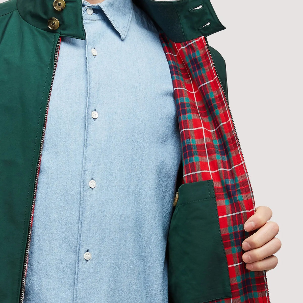 Doublure tartan rouge et verte du G9 écartée, poche intérieure plaquée et zip de devant