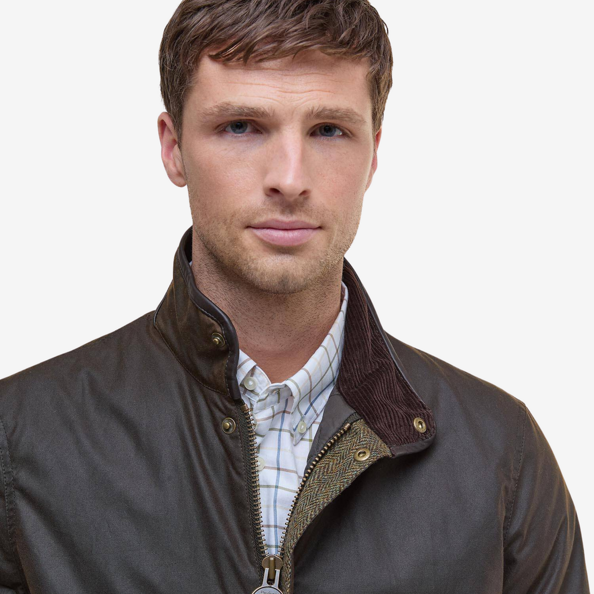 Col ouvert de la veste Hereford Olive Barbour : intérieur en velours côtelé, zip et bande de tissu à chevrons
