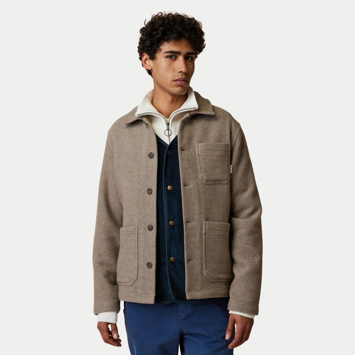 Veste Lorge Laine beige chiné Faguo portée ouverte sur une veste en velours côtelé bleu