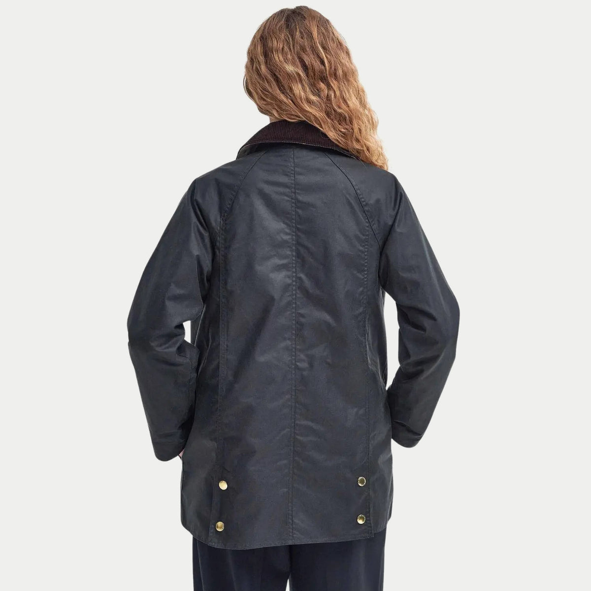 Veste cirée Barbour Modern Beadnell Sage vue de dos, fentes cloutées
