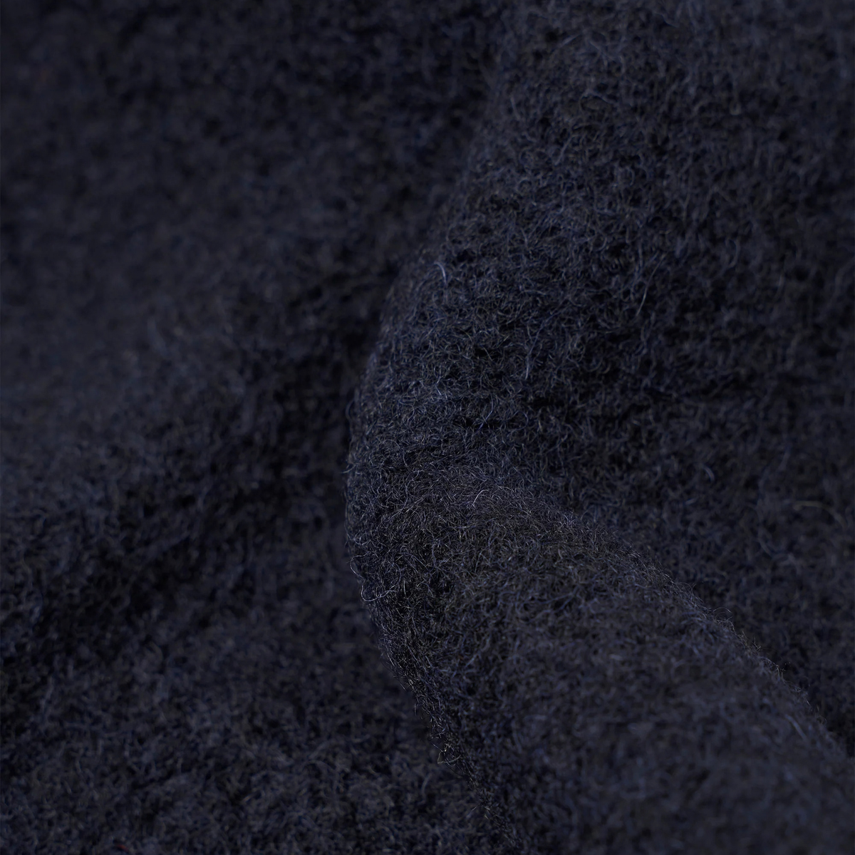Gros plan du Wool Fleece bleu marine de la veste Uniform, surface bouclée et duveteuse