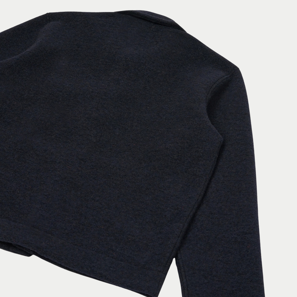Dos à plat de la veste Uniform bleu marine, épaule, manche et bas droit en Wool Fleece uni