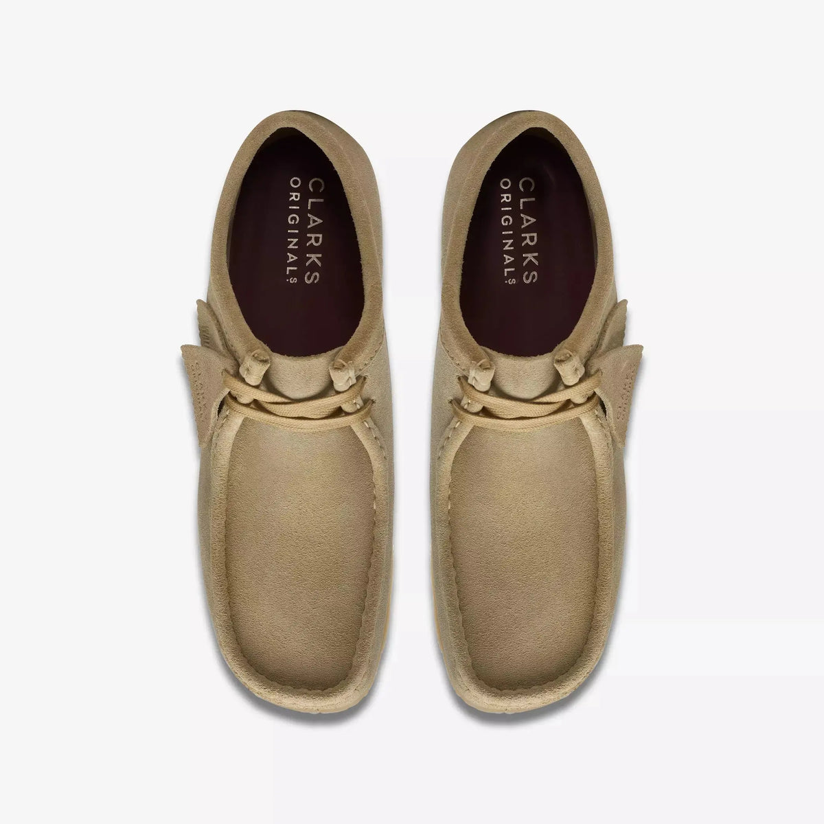 Wallabee Maple vues de dessus, laçage beige et premières de propreté bordeaux