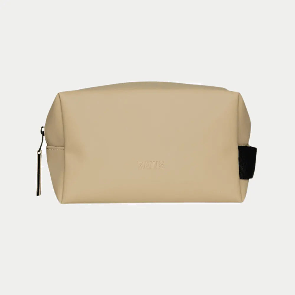 Wash Bag Small Sand beige sable clair, logo embossé discret et tirette assortie